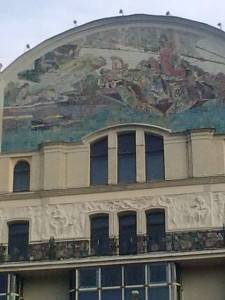 Майоликовое панно по картине Михаила Врубеля.  Фасад гостиницы Метрополь