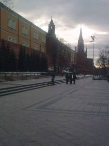 У стен Кремля со стороны Александровского  сада